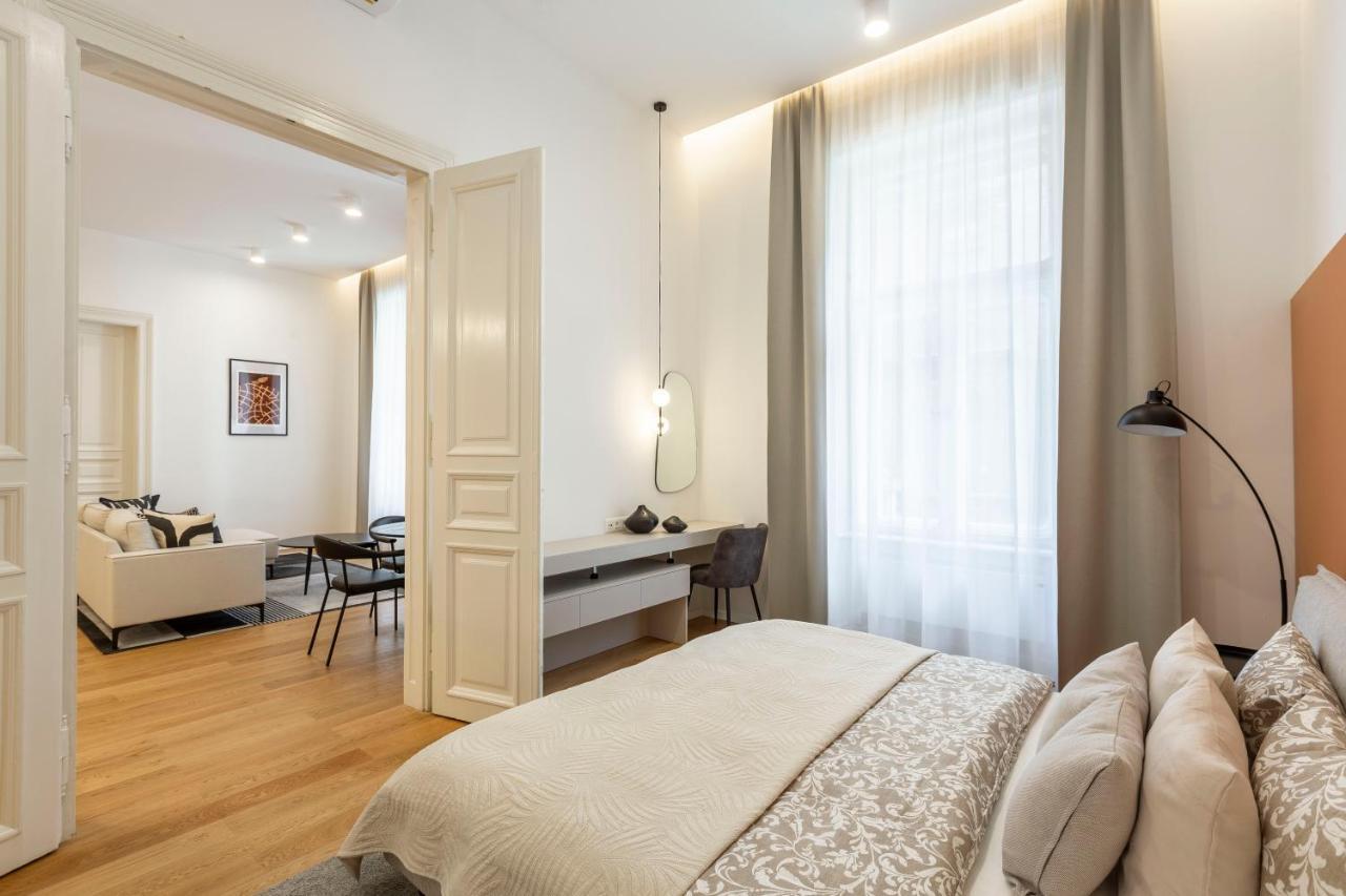Luxurious Minimalist Residence With Sauna By Prestige Homes Budapest Exterior photo