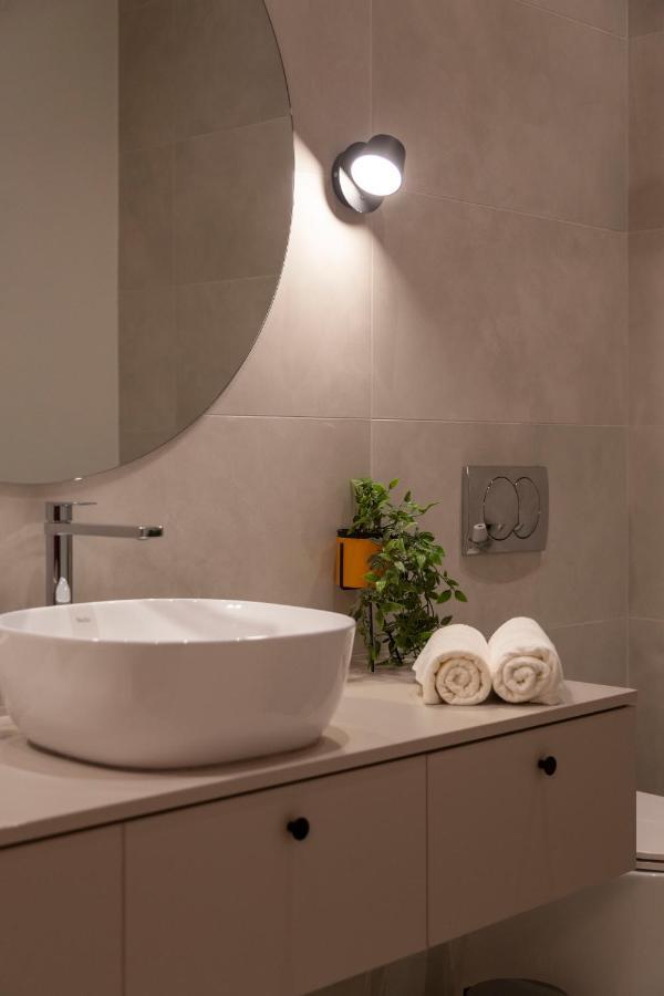 Luxurious Minimalist Residence With Sauna By Prestige Homes Budapest Exterior photo
