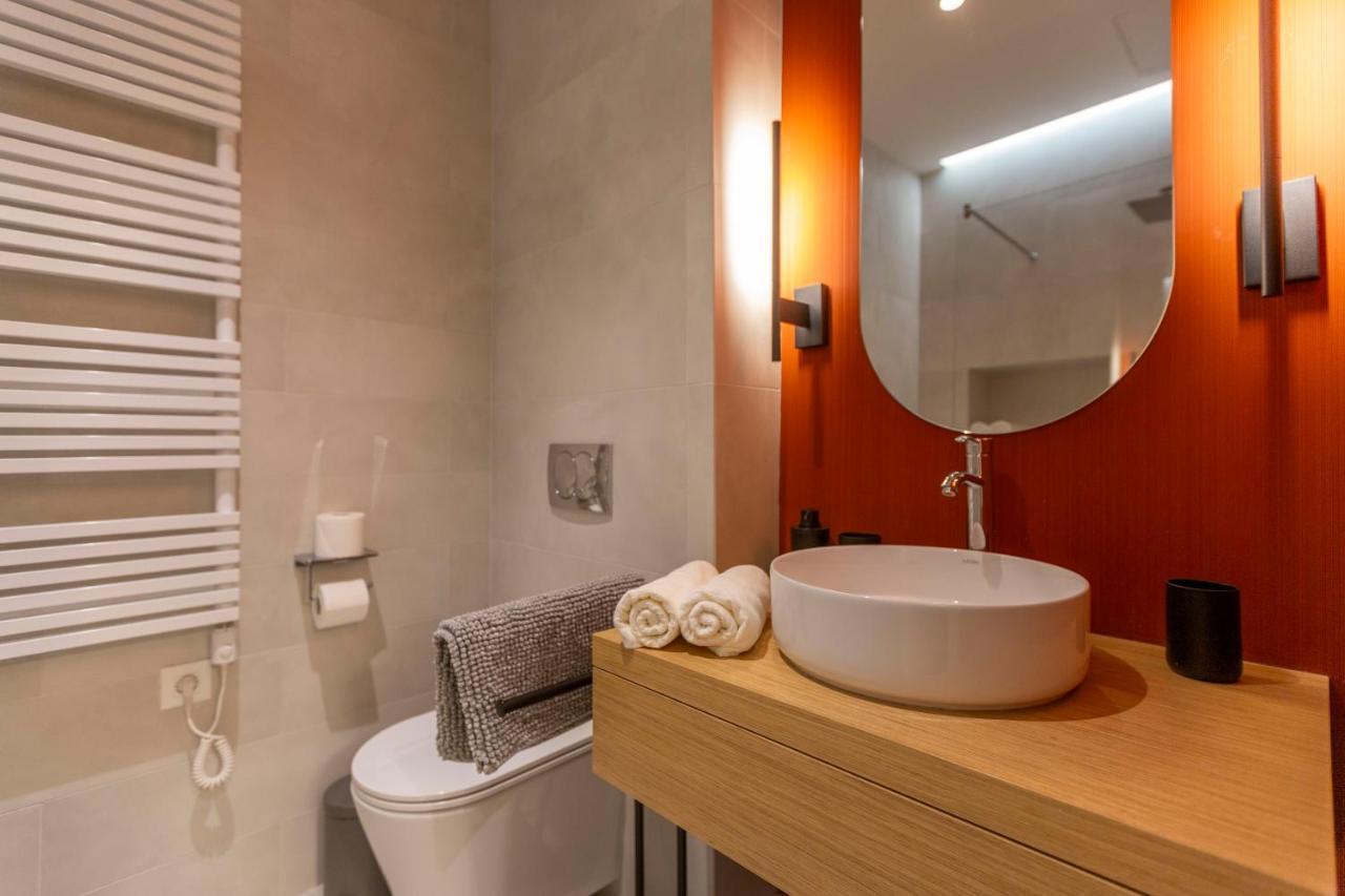 Luxurious Minimalist Residence With Sauna By Prestige Homes Budapest Exterior photo