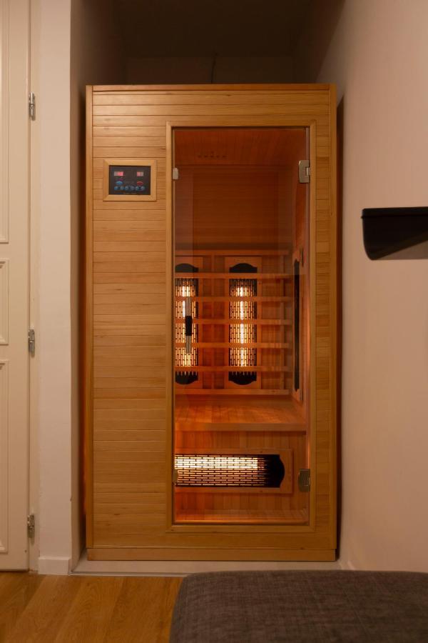 Luxurious Minimalist Residence With Sauna By Prestige Homes Budapest Exterior photo