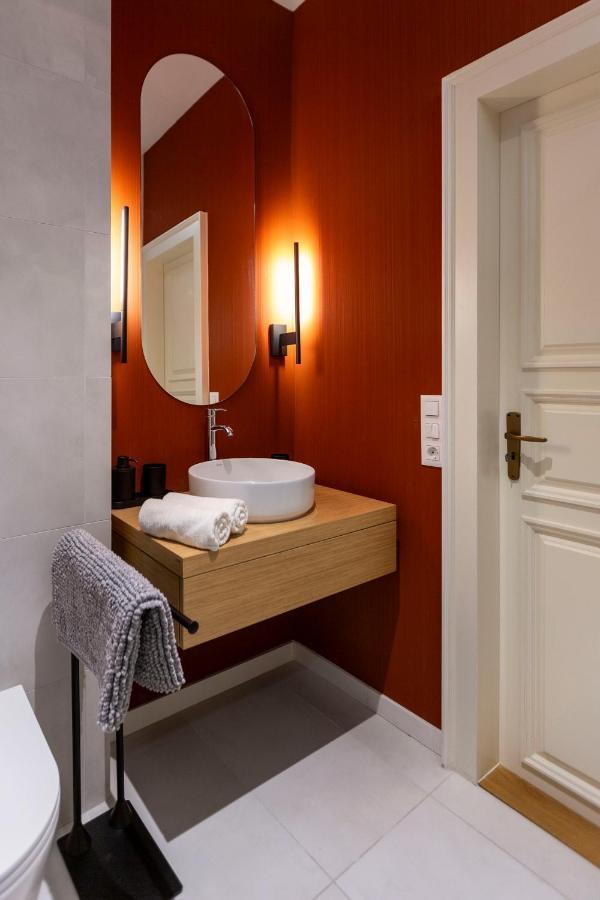 Luxurious Minimalist Residence With Sauna By Prestige Homes Budapest Exterior photo