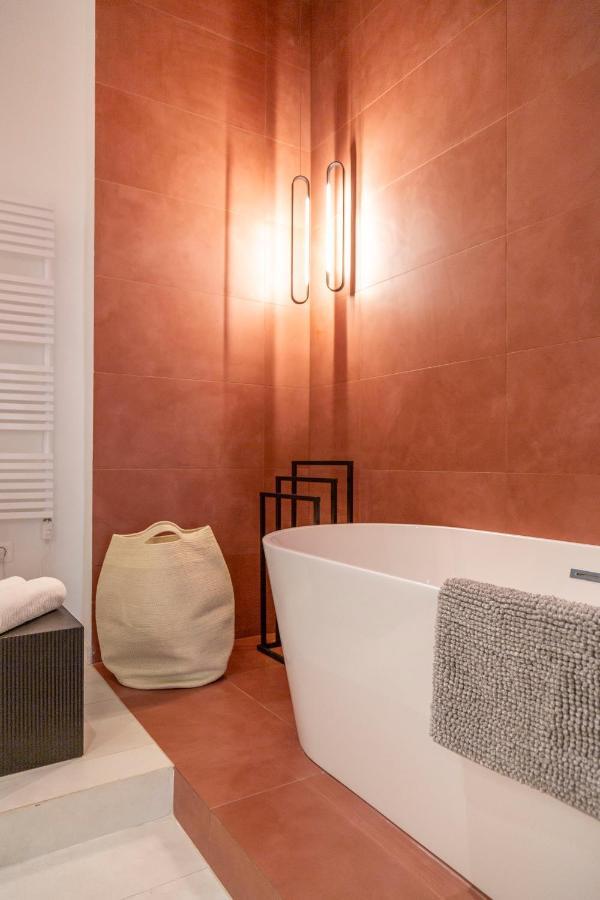 Luxurious Minimalist Residence With Sauna By Prestige Homes Budapest Exterior photo