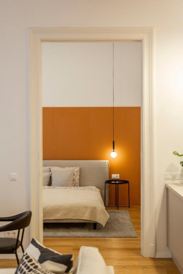 Luxurious Minimalist Residence With Sauna By Prestige Homes Budapest Exterior photo
