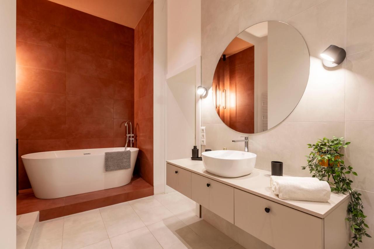 Luxurious Minimalist Residence With Sauna By Prestige Homes Budapest Exterior photo